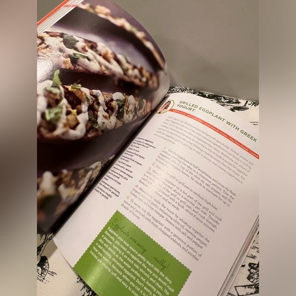 THE CHEW: FOOD, LIFE, FUN COOKBOOK. - Picture 3 of 8